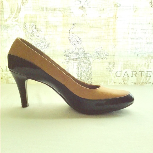 soft style Shoes - Soft Style Black & Tan Pumps